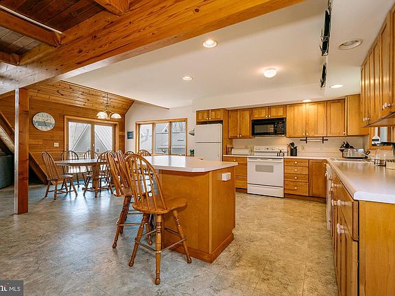 4th image of 1723 Marsh Hill Rd