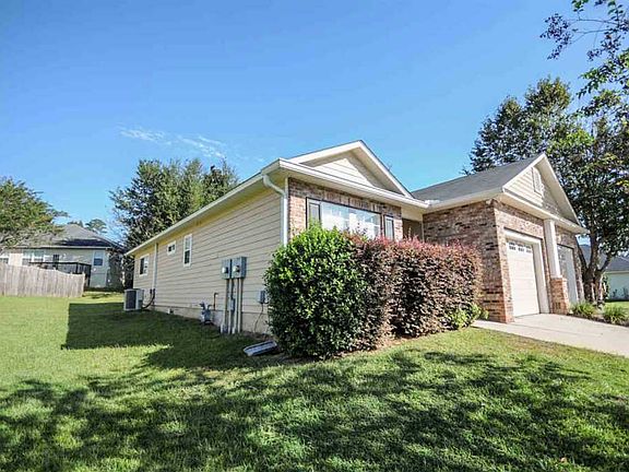 3rd image of 5593 Hampton Hill Cir