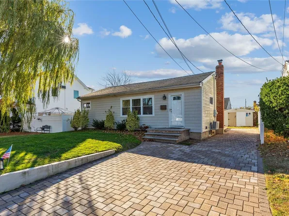 205 N 2nd Street, Bethpage, NY 11714