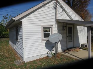 108 1/2 E School St, Centerville, IN 47330