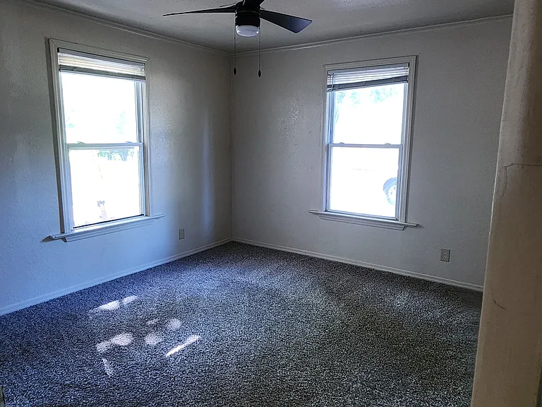 513 N Forest St — Photo 12