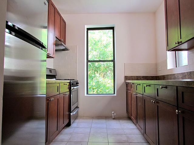 1st image of 422 E 117th St APT 4