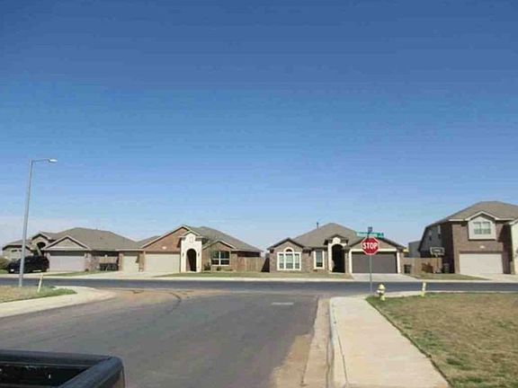 Exterior Neighborhood (street photo)