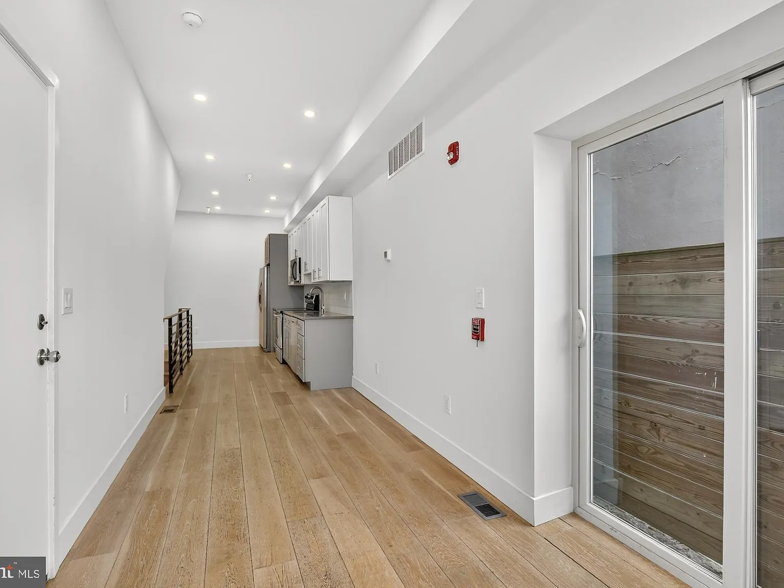 1 bed, $1,320 — Photo 2