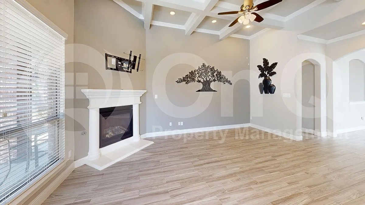 5 bed, 4.0 bath, 3056 sqft, $4,299 — Photo 3