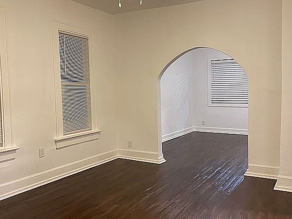 5th image of 4711 Sheffield Ave