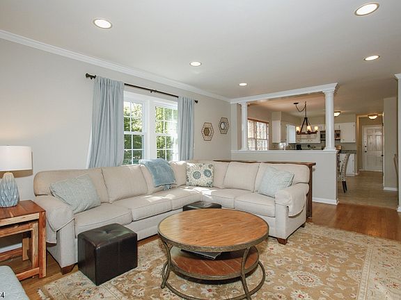 5th image of 380 Atwood Pl