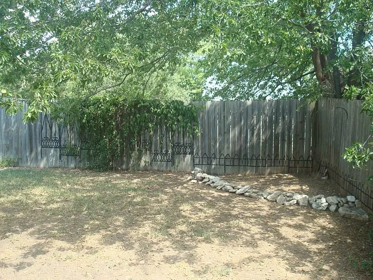 8704 Clearbrook Trl #A — Photo 31