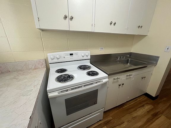 5th image of 2423 Cleghorn St APT 101