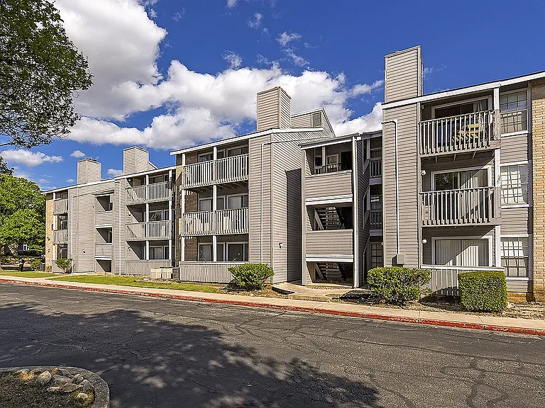 Take a walk through the Stoneleigh Community