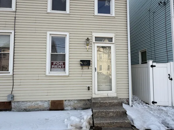 745 Fairground Ave, Chambersburg, PA 17201