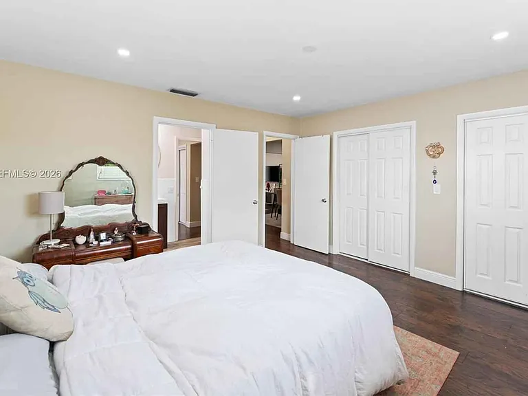 2311 SW 2nd St — Photo 5
