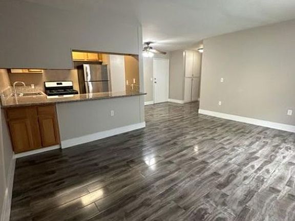 3rd image of 1618 Schrader Blvd #Sb205