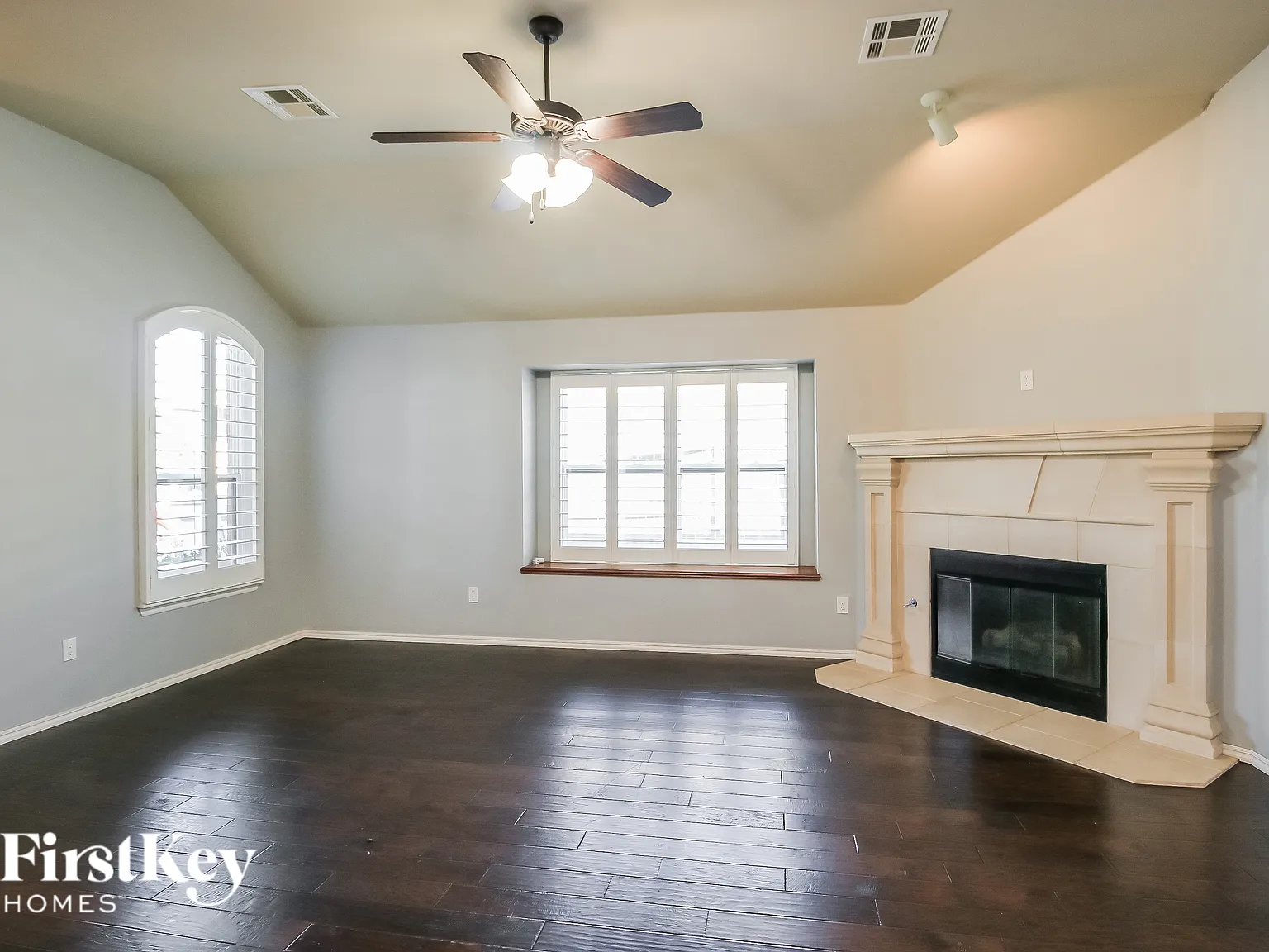 3 bed, 2.0 bath, 1322 sqft, $1,925 — Photo 4