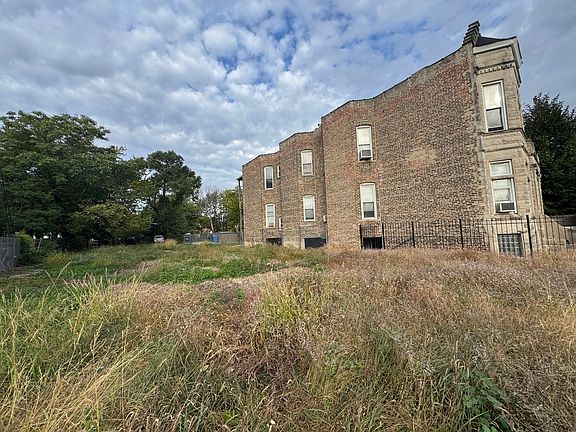 2nd image of 338 N Hamlin Ave