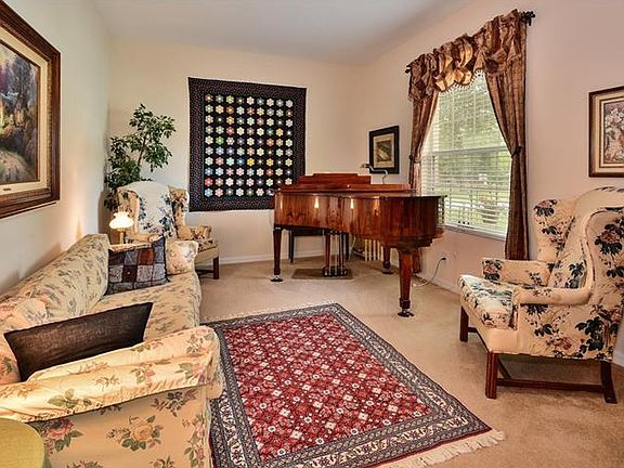 3rd image of 2091 Altoona Ln