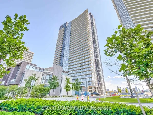 121 McMahon Dr #510, Toronto, ON M2K 0C1