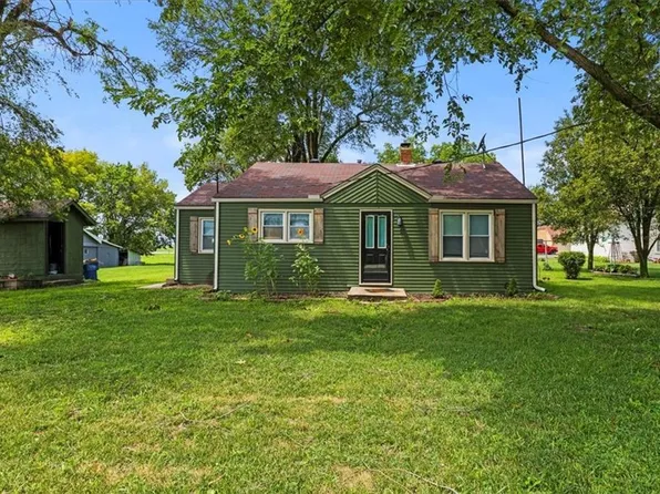 104 4th St, Winchester, KS 66097