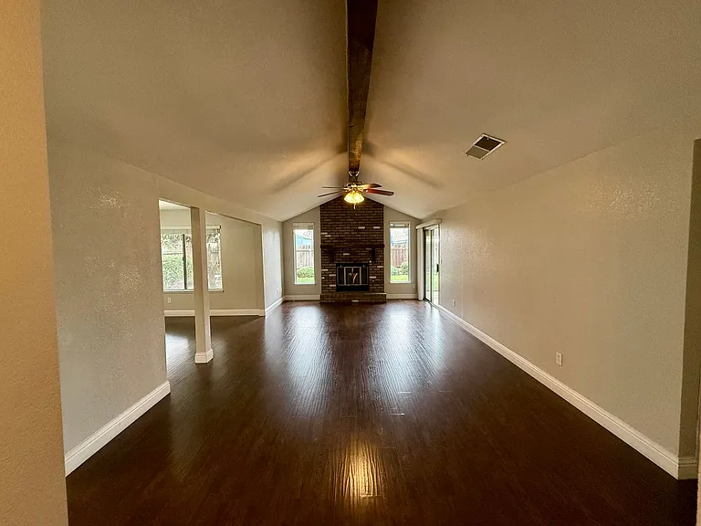 1405 Fransen Ln — Photo 9