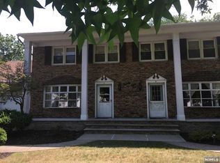 28 Forsythia Ln #A, Paramus, NJ 07652