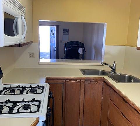 4th image of 429 Woodlawn Ave APT B