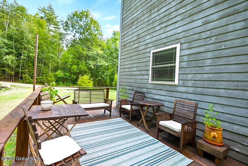 4th image of 17 Lakeview Way