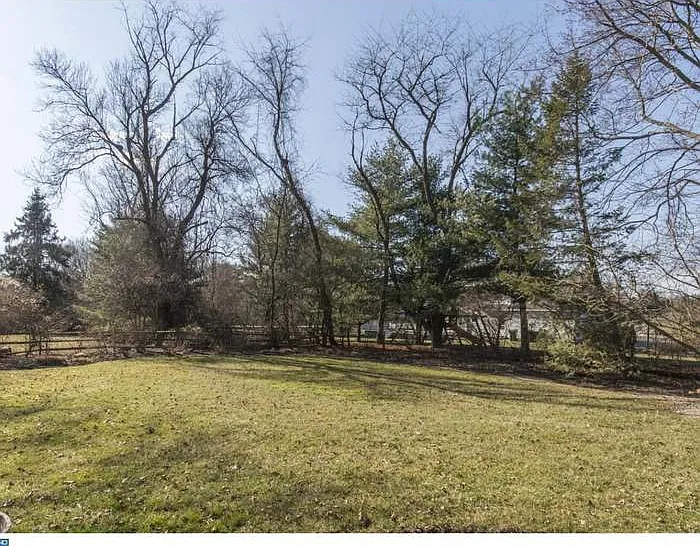 1512 Temple Dr — Photo 11