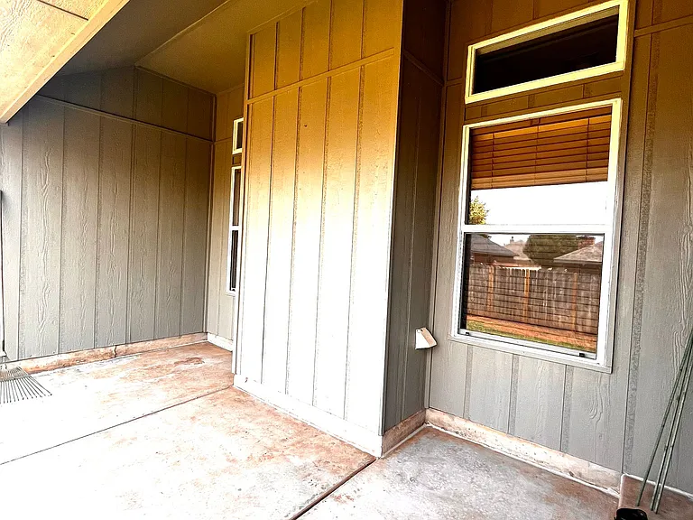 715 E Forest Court Ln — Photo 6