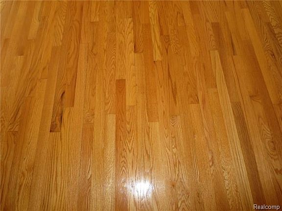 4th image of 28976 Kendallwood Dr