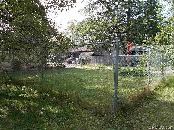 3rd image of 537 Bluff Ave