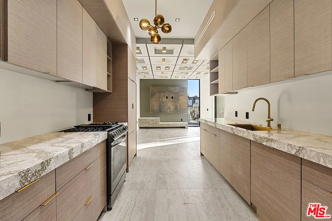 2 bed, 2.5 bath, 1261 sqft, $7,150 — Photo 3