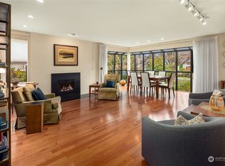201 3rd Ave N APT 210, Edmonds, WA