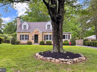 3064 Holmes Run Rd, Falls Church, VA 22042