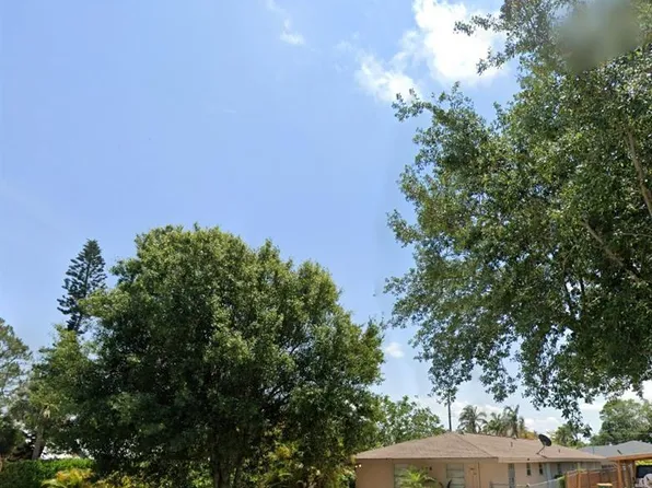 696 102nd AVE N, NAPLES, FL 34108