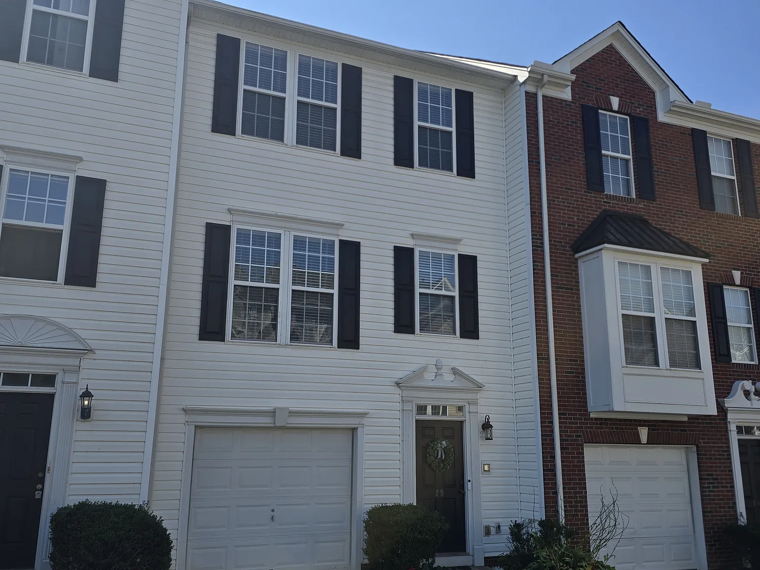 3 bed, 3.5 bath, 2005 sqft, $1,995 — Photo 2