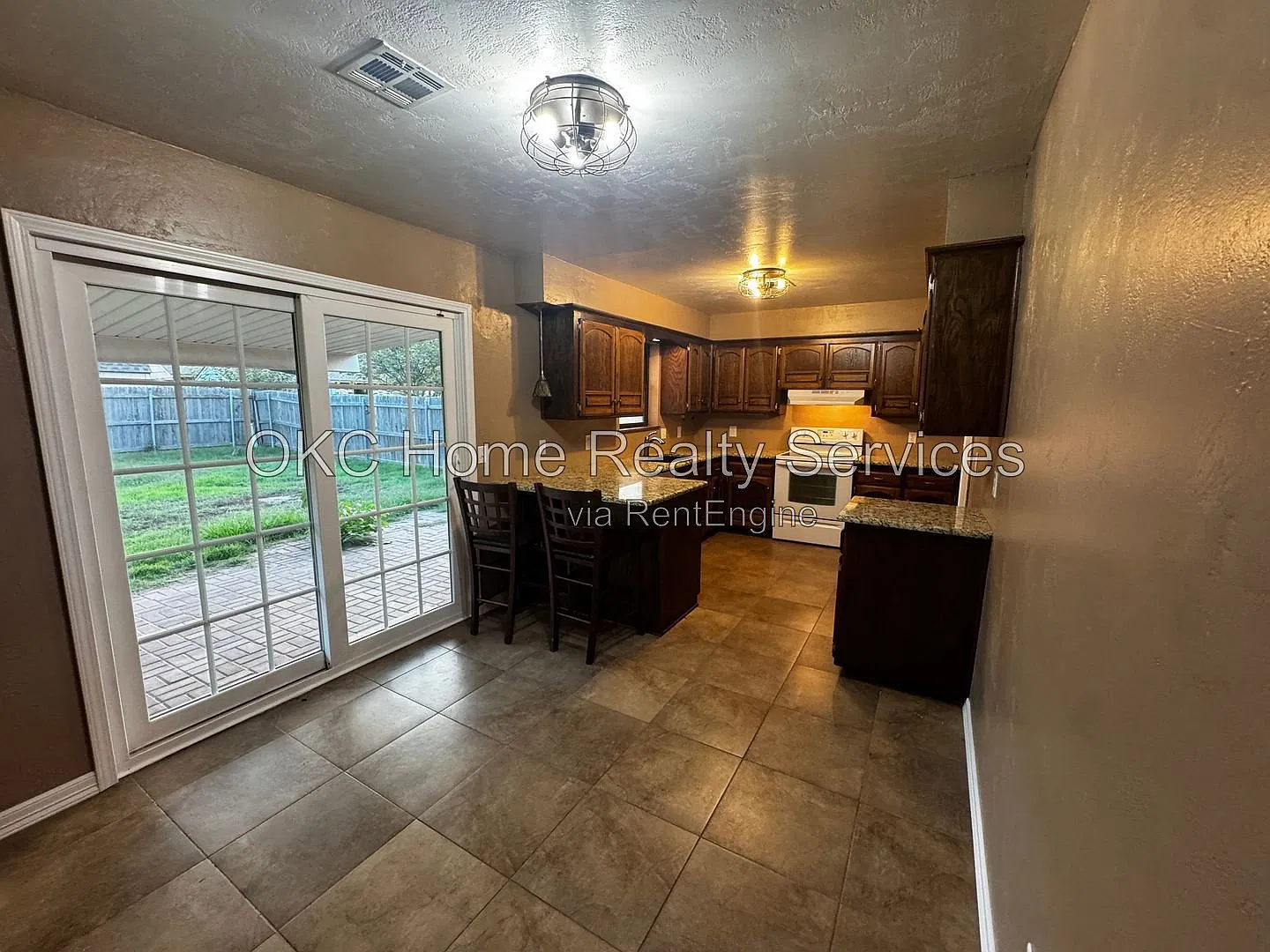 3 bed, 2.0 bath, 1277 sqft, $1,550 — Photo 4