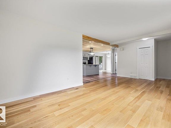 5th image of 10415 98th Ave