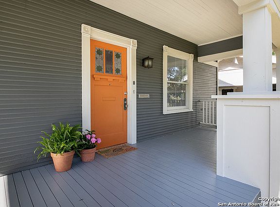 3rd image of 938 W Agarita Ave