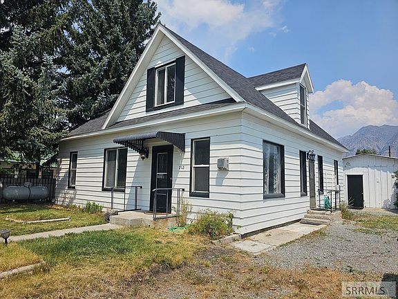 2nd image of 212 Pine St