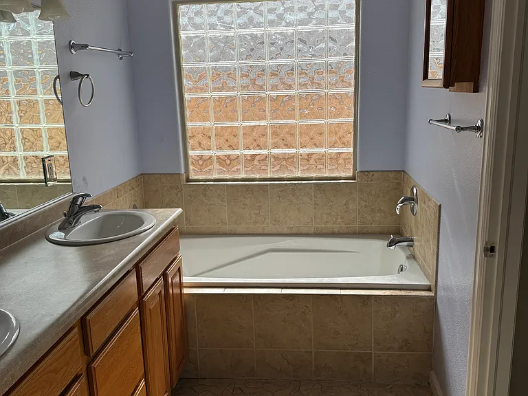 2506 Van Buren Ave — Photo 10