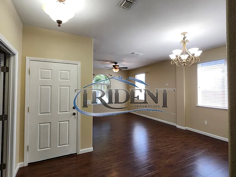 1715 Shoreline Dr — Photo 3