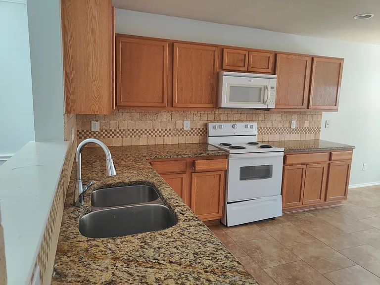 13179 Michelle Dr — Photo 10