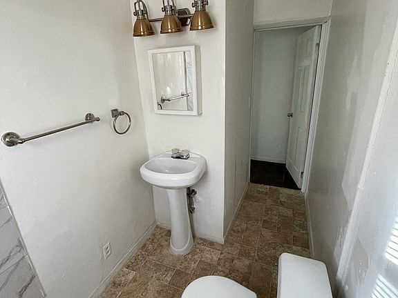 3rd image of 838 E Lee St #2