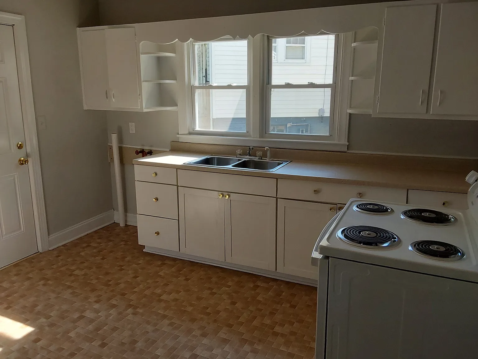 3 bed, 934 sqft, $1,250 — Photo 2