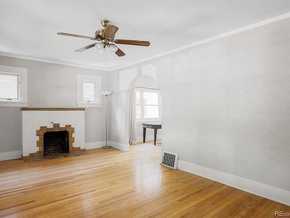 3rd image of 851 S Vine Street