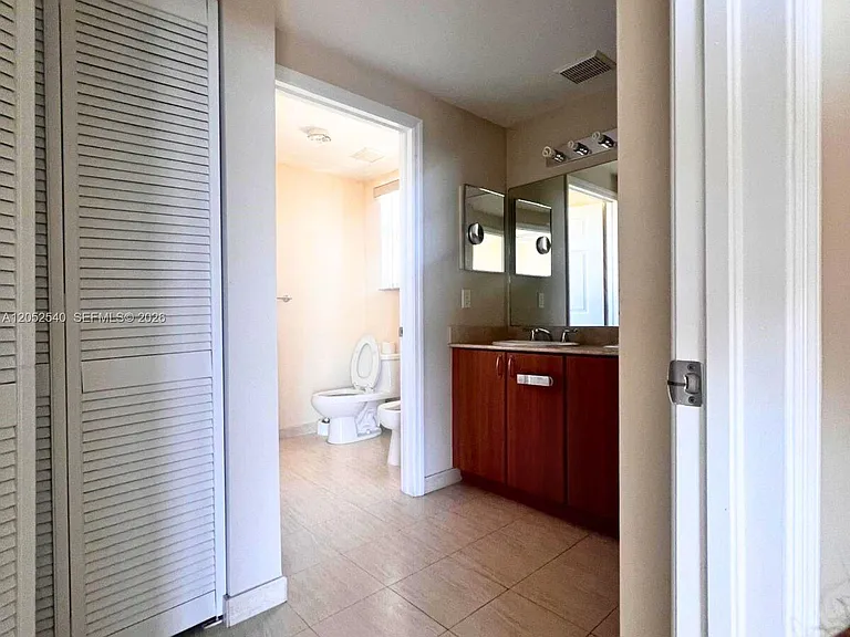 2425 SW 27th Ave #1004 — Photo 14