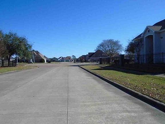Exterior Neighborhood (street photo)