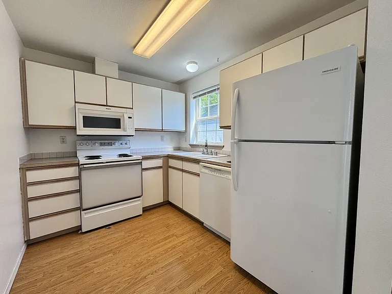 24018 26th Pl S #C302 — Photo 10