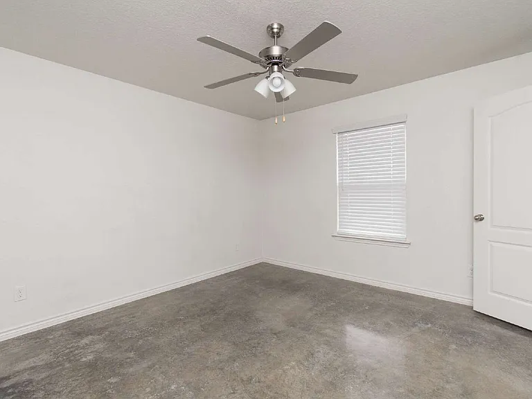 1004 Barbara Jordan St #B — Photo 14