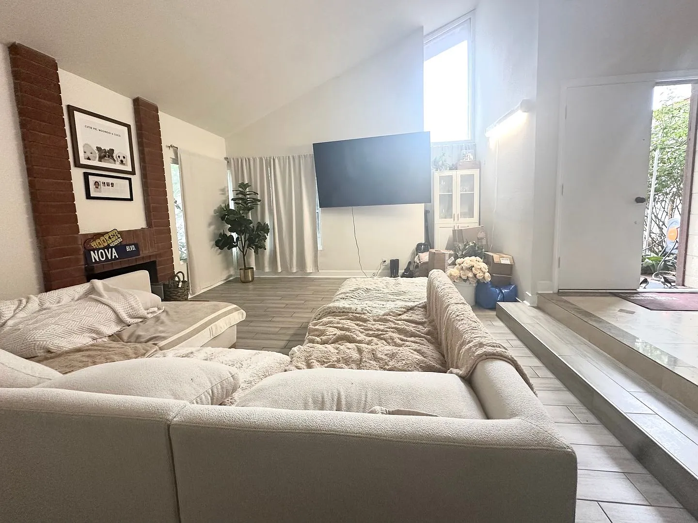 Spacious 4-Bedroom Home - Mid-term Rental — Photo 2